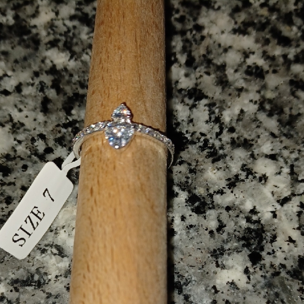 Timeless Silver Ring with Sparkling Accents